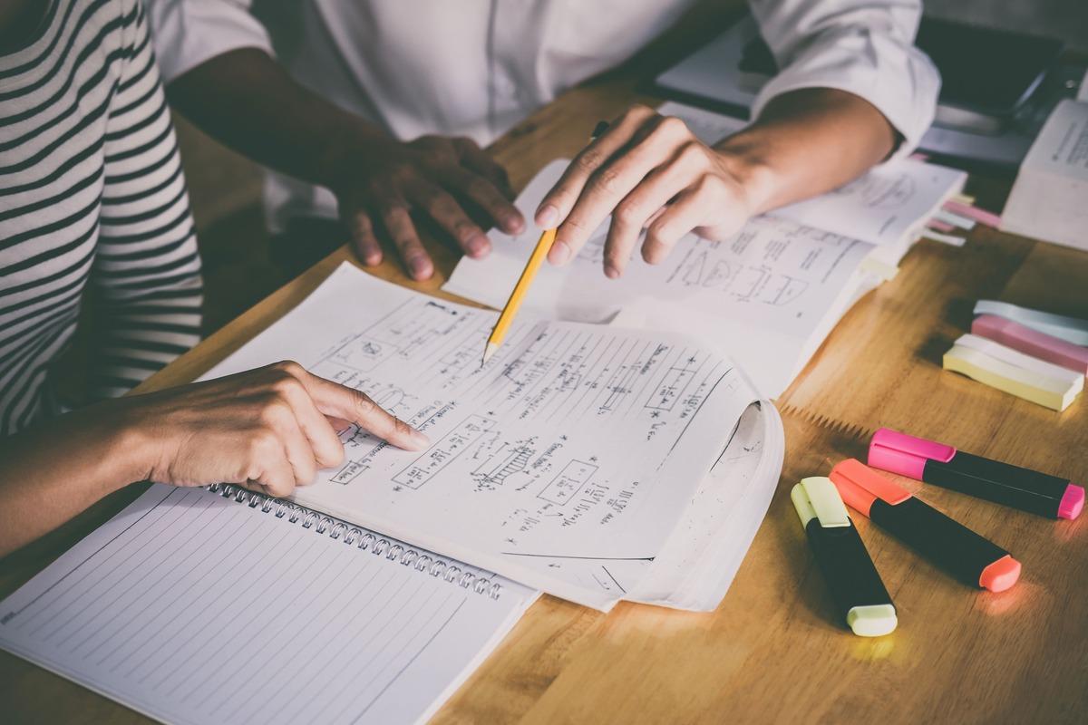 Révisions : sujets d'entraînement pour les spécialités du bac général 2023