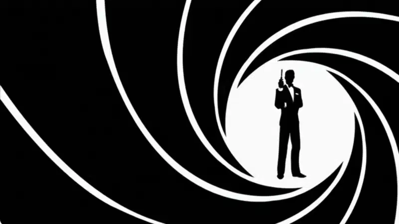 Silhouette de James Bond armé dans le célèbre canon de pistolet noir et blanc